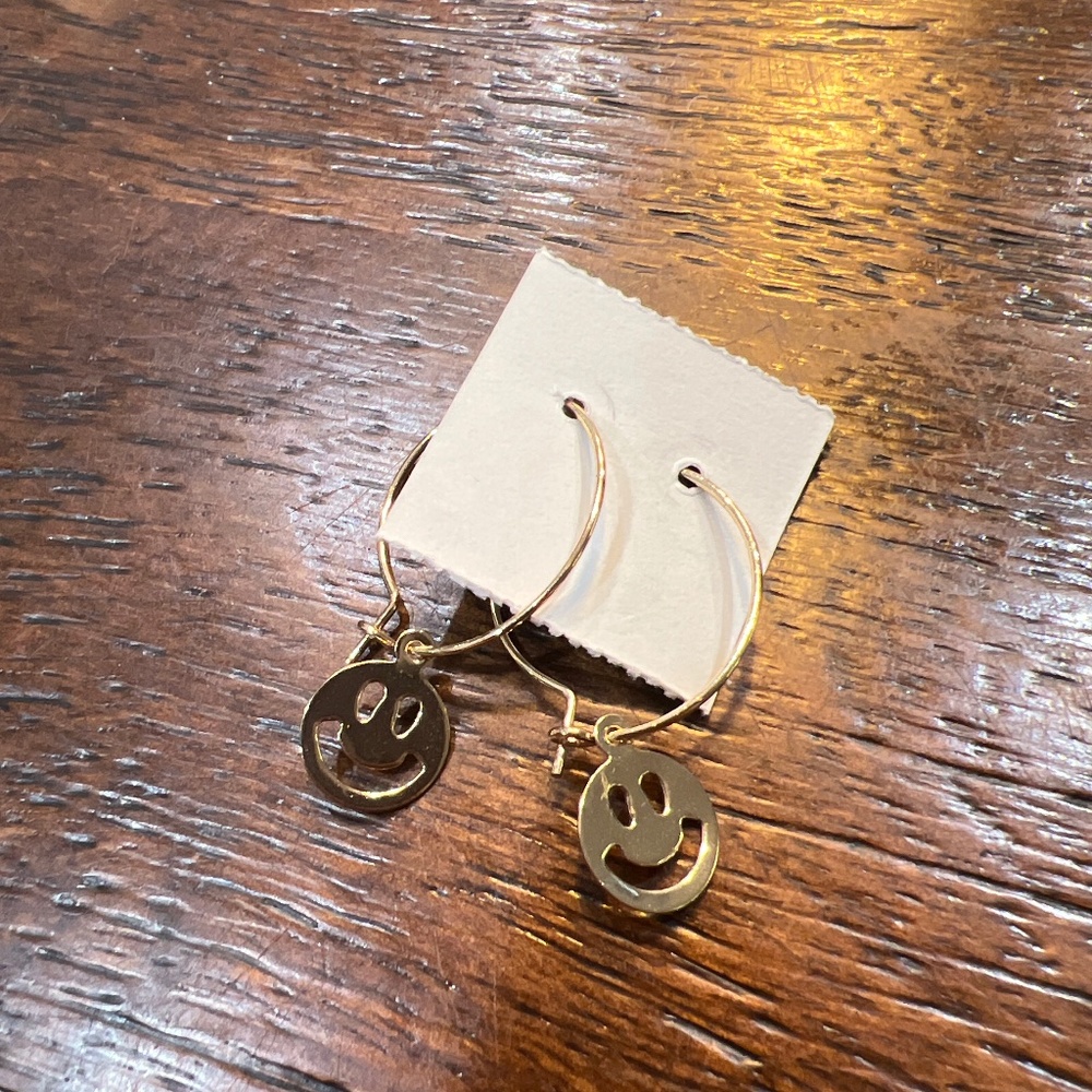 🙂 Boutique Smiley Face Earrings! Never worn! 🙂